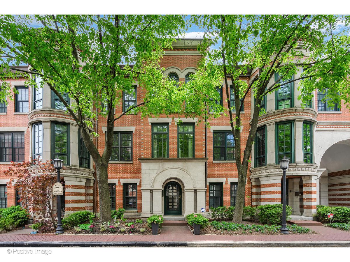 Townhomes & Condos & Homes Sold Embassy Club Chicago Illinois, 2613 Greenview
