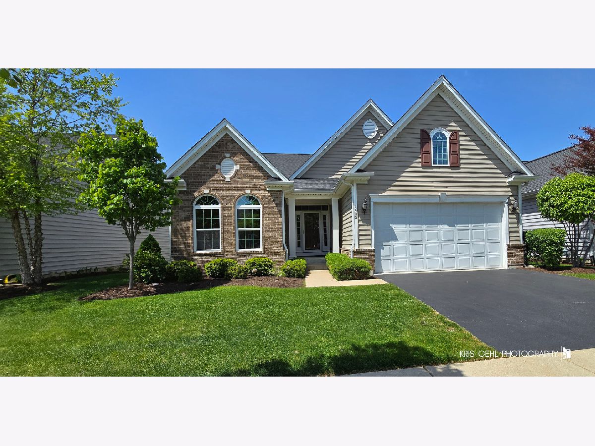 Townhomes & Condos & Homes Sold Stonegate West Aurora Illinois, 1400 Colchester