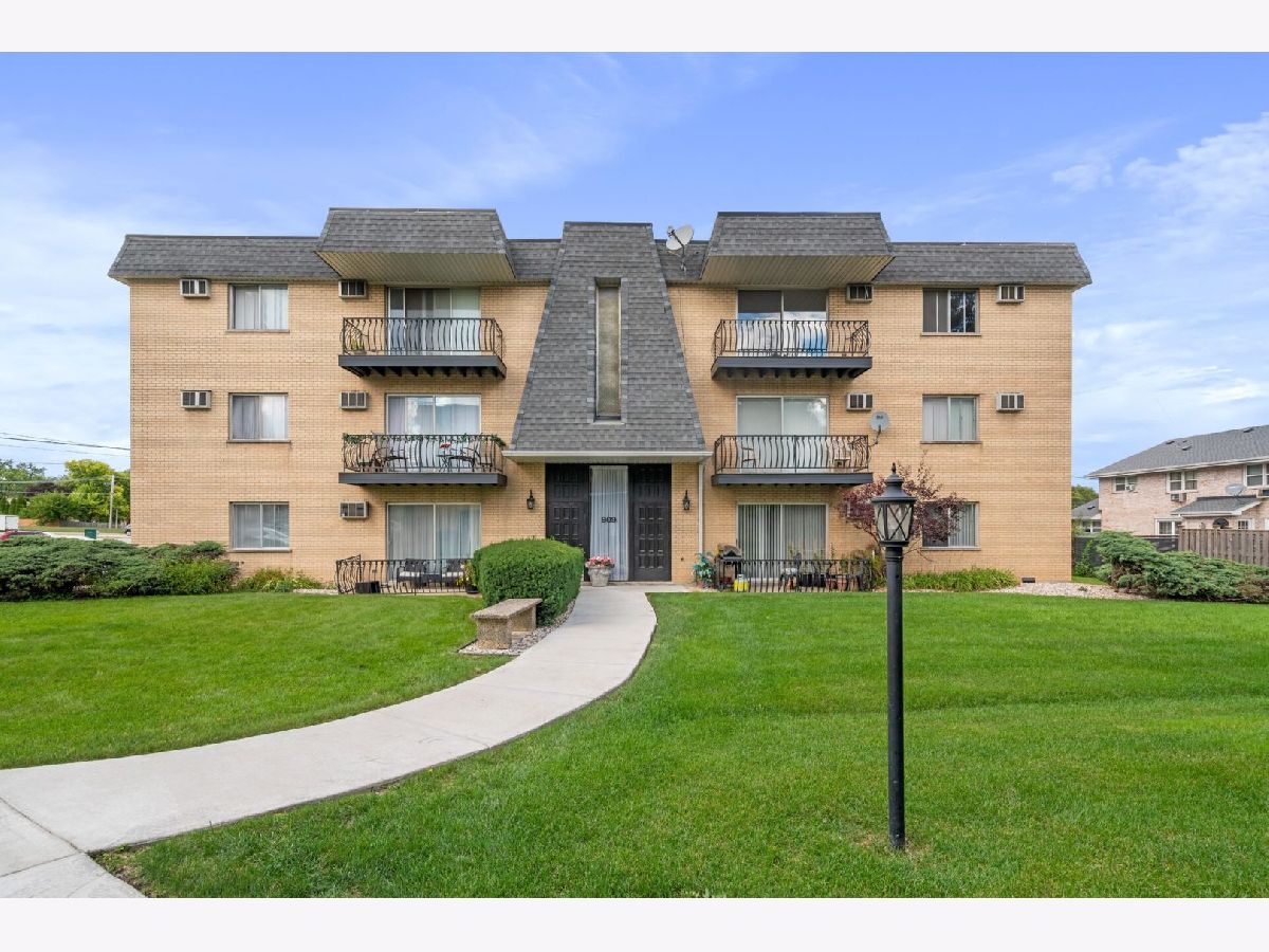  Rented Darien Illinois, 913 Plainfield