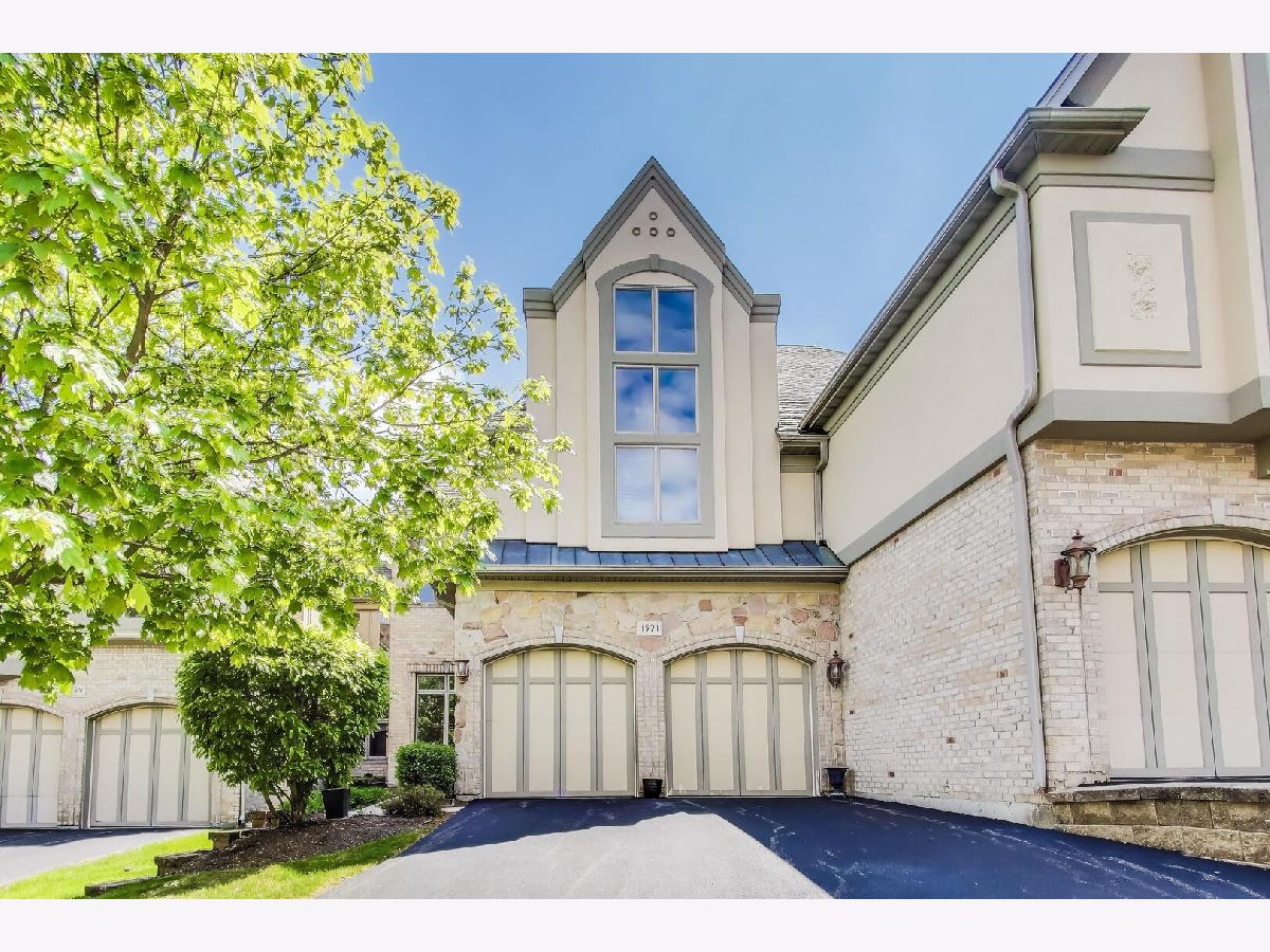 Townhomes Sold Maison Du Comte Palatine Illinois, 1571 Rue James