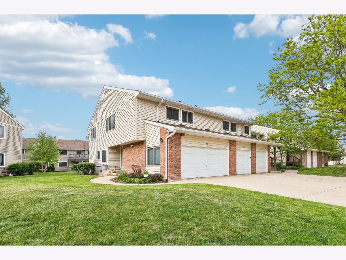 Townhomes & Condos Sold Hidden Lake Village Buffalo Grove Illinois, 992 Hidden Lake