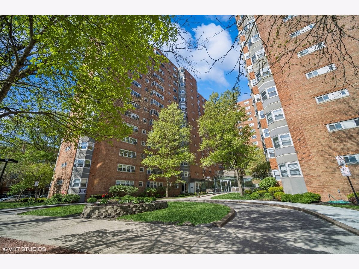 Condominiums Sold Shoreline Park Chicago Illinois, 4950 Marine