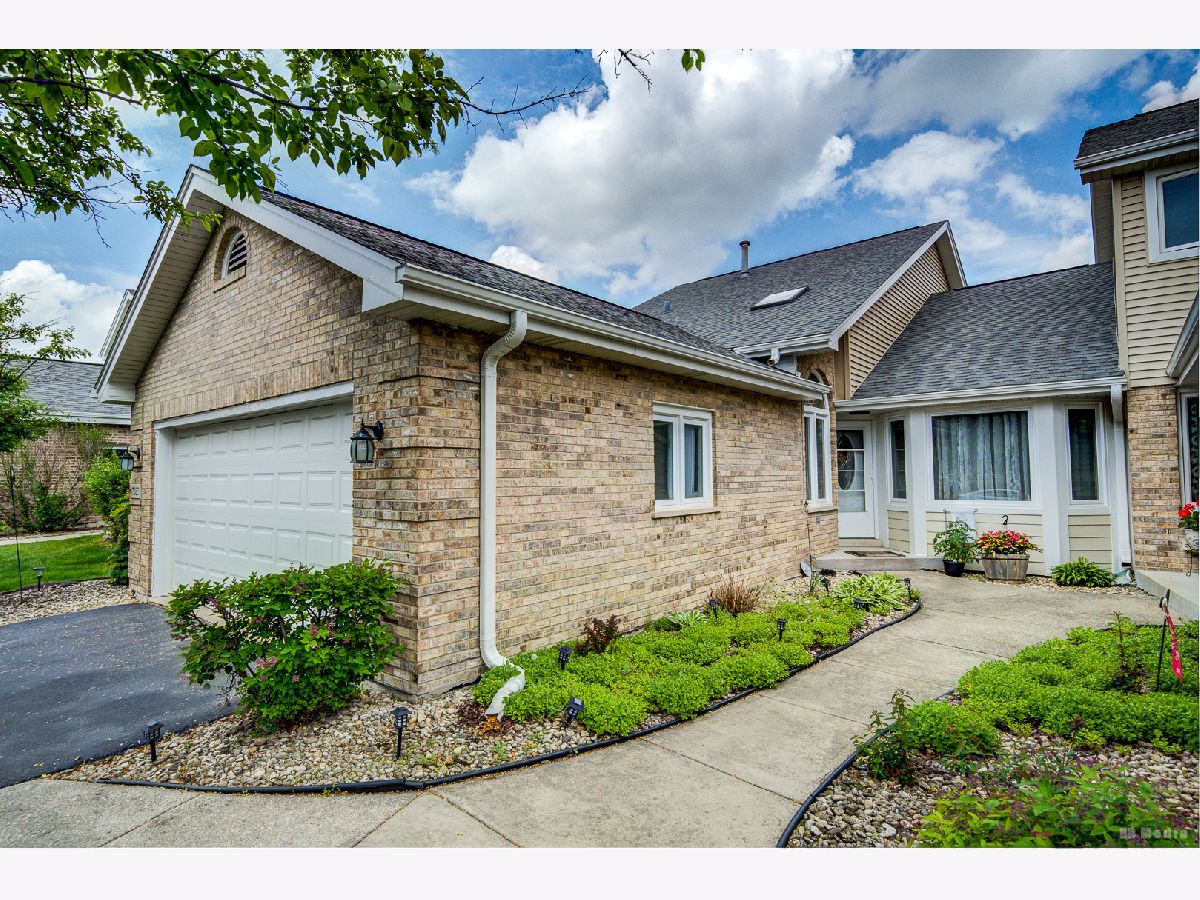 Homes & Townhomes & Condos Sold Brook Hills Orland Park Illinois, 17325 Lakebrook