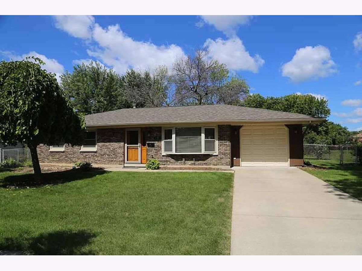 Homes & Condos & Townhomes Rented Weathersfield Schaumburg Illinois, 122 Lela