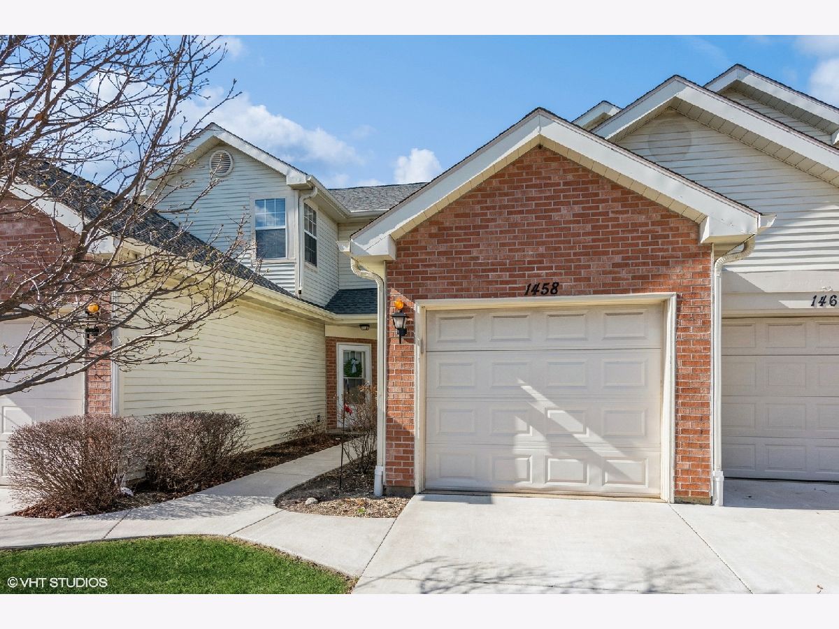 Townhomes & Condos & Homes Sold Glendale Lakes Glendale Heights Illinois, 1458 Golfview