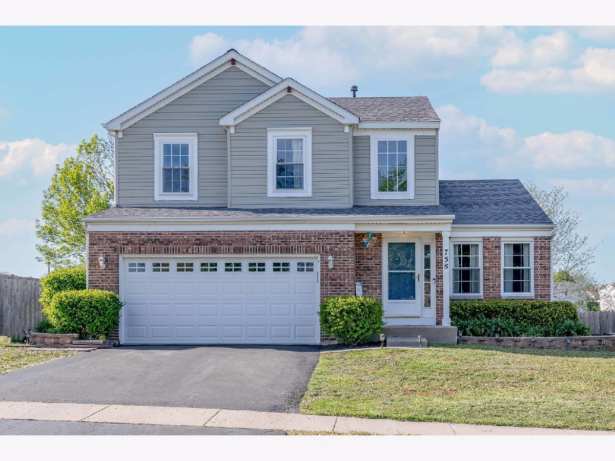 Homes & Townhomes & Condos Sold Painted Lakes Lake Villa Illinois, 758 Sun Lake
