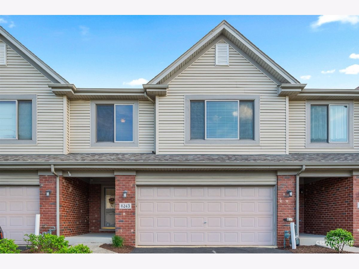 Townhomes & Condos Sold Hawthorne Lakes Frankfort Illinois, 8243 Pecan