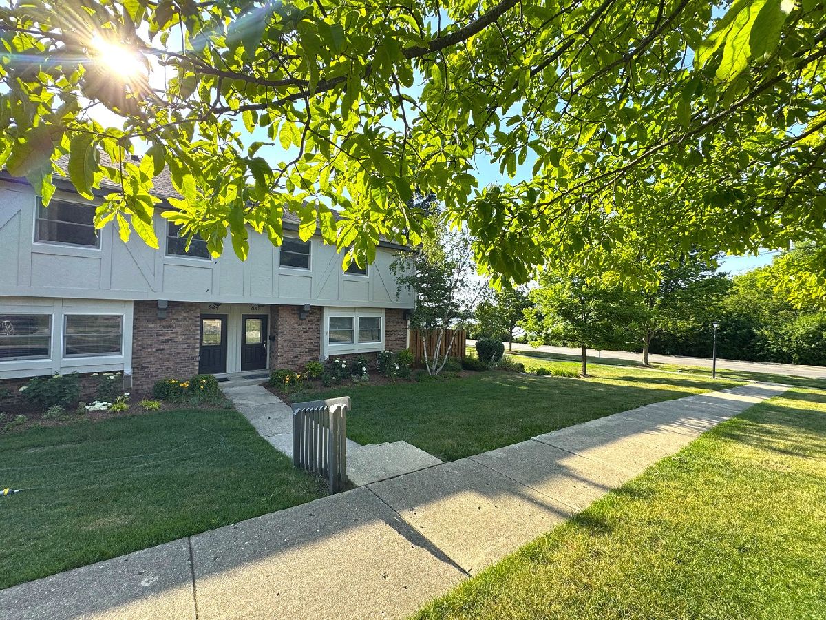 Townhomes & Condos Sold Lochshire Of Barrington Barrington Illinois, 886 Bristol
