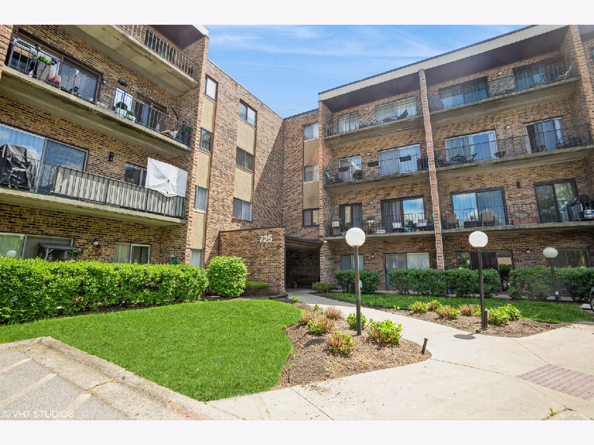 Condominiums Sold Lakeside Villas Mount Prospect Illinois, 725 Huntington Commons