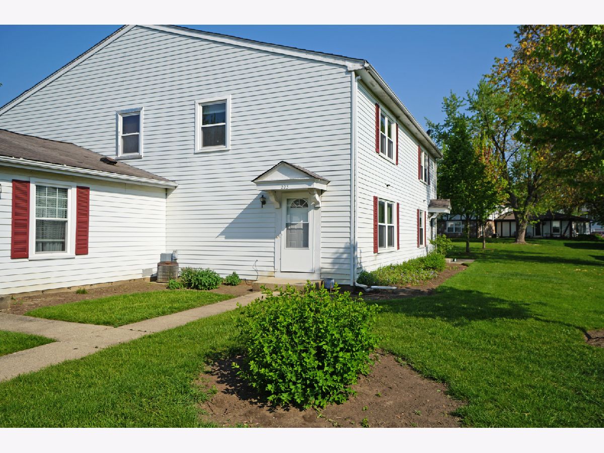 Townhomes & Condos & Homes Rented Plymouth Farms Vernon Hills Illinois, 223 Harvest