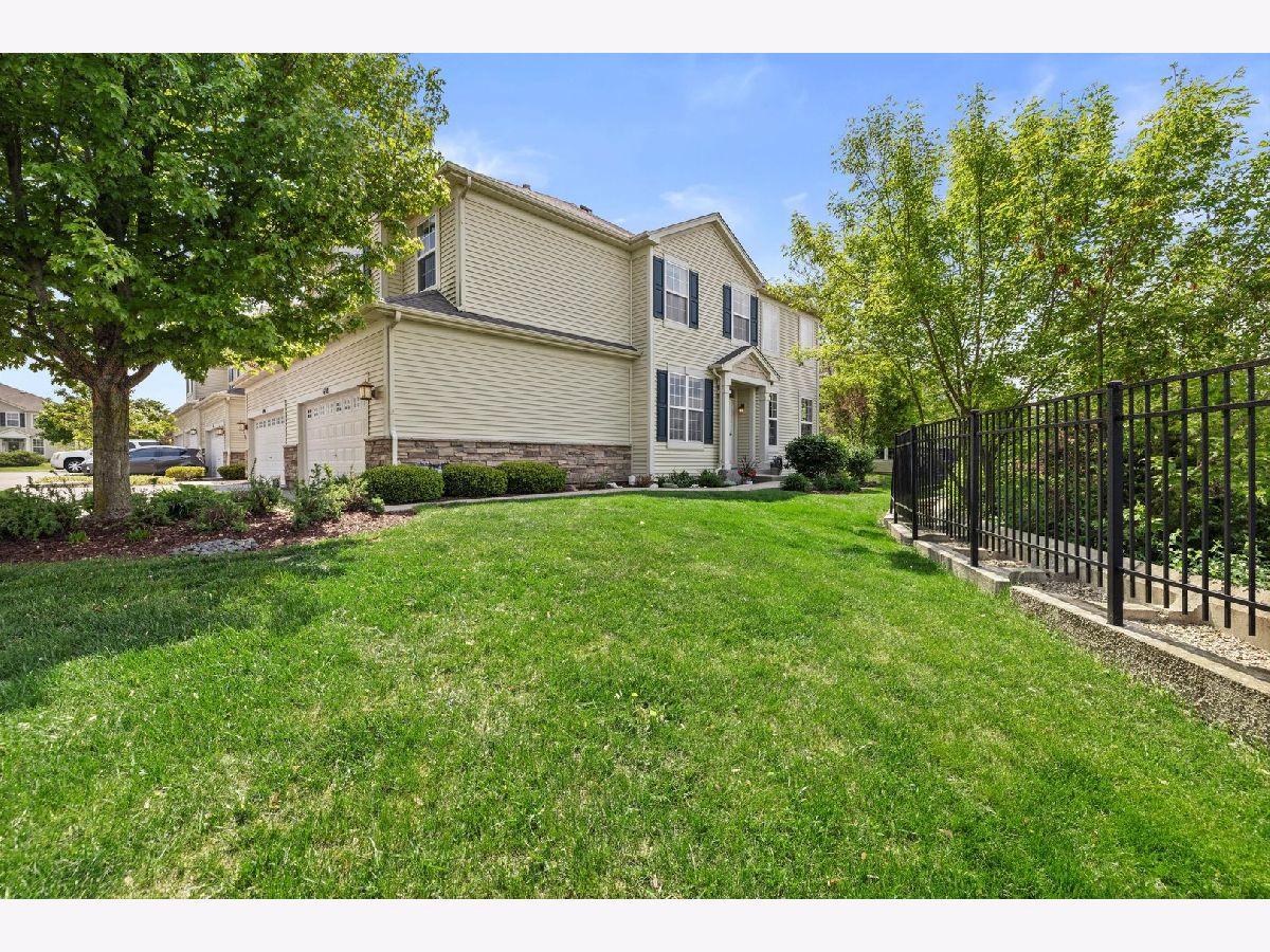 Townhomes & Homes Sold Emerald Bay Round Lake Illinois, 698 Jade