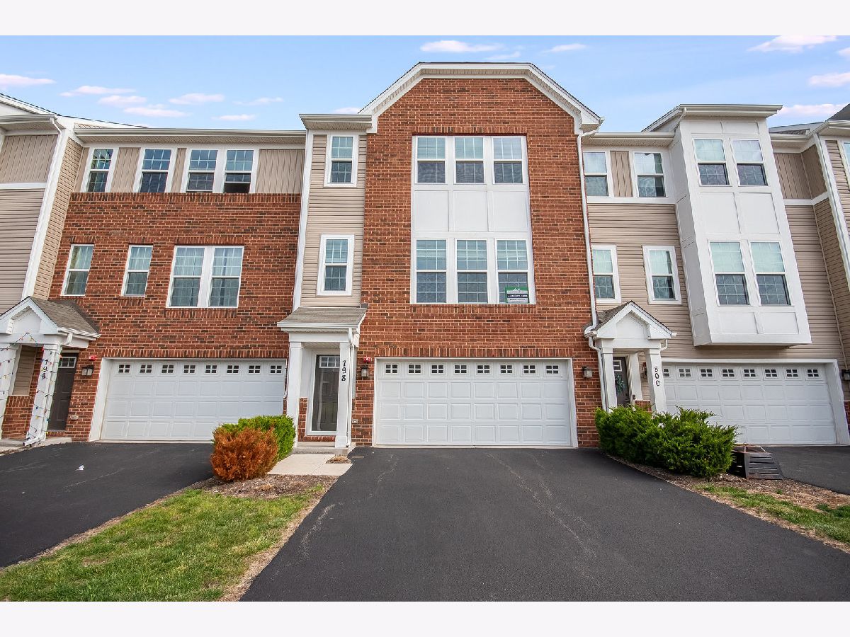 Condos & Townhomes Sold Buckingham Place Des Plaines Illinois, 798 Weller