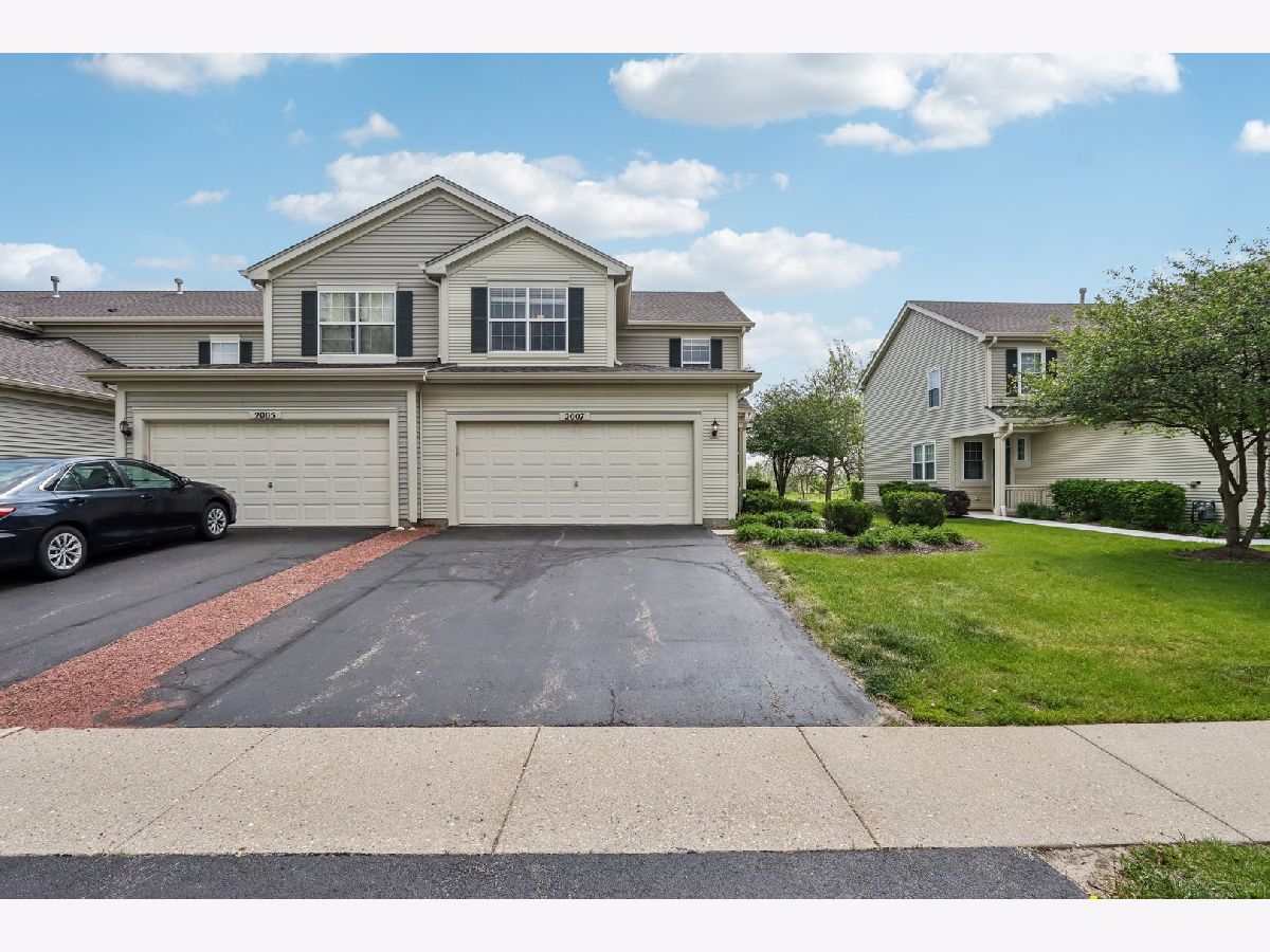 Homes & Townhomes Sold Lakewood Grove Round Lake Illinois, 2007 Kristina