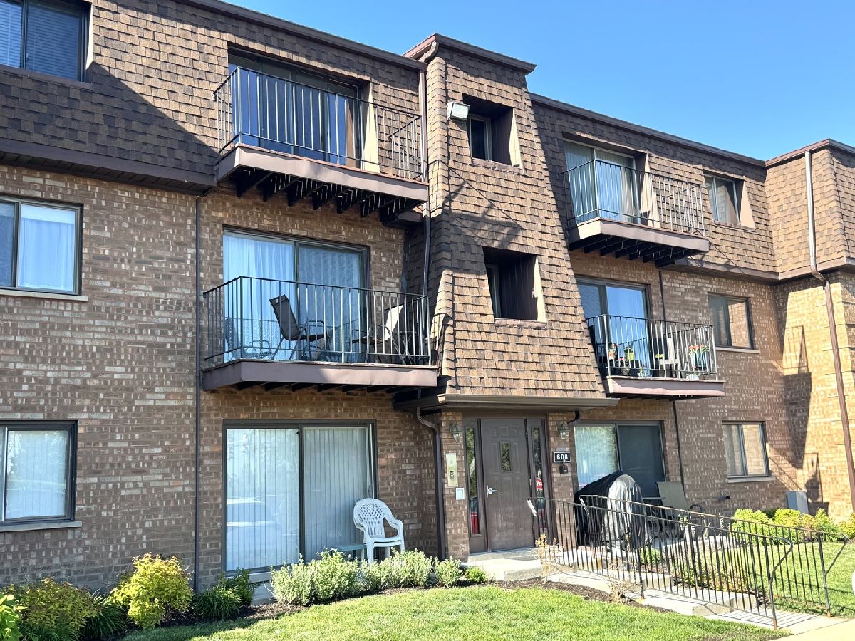 Condominiums Sold Cobblestone Glenview Illinois, 608 Cobblestone