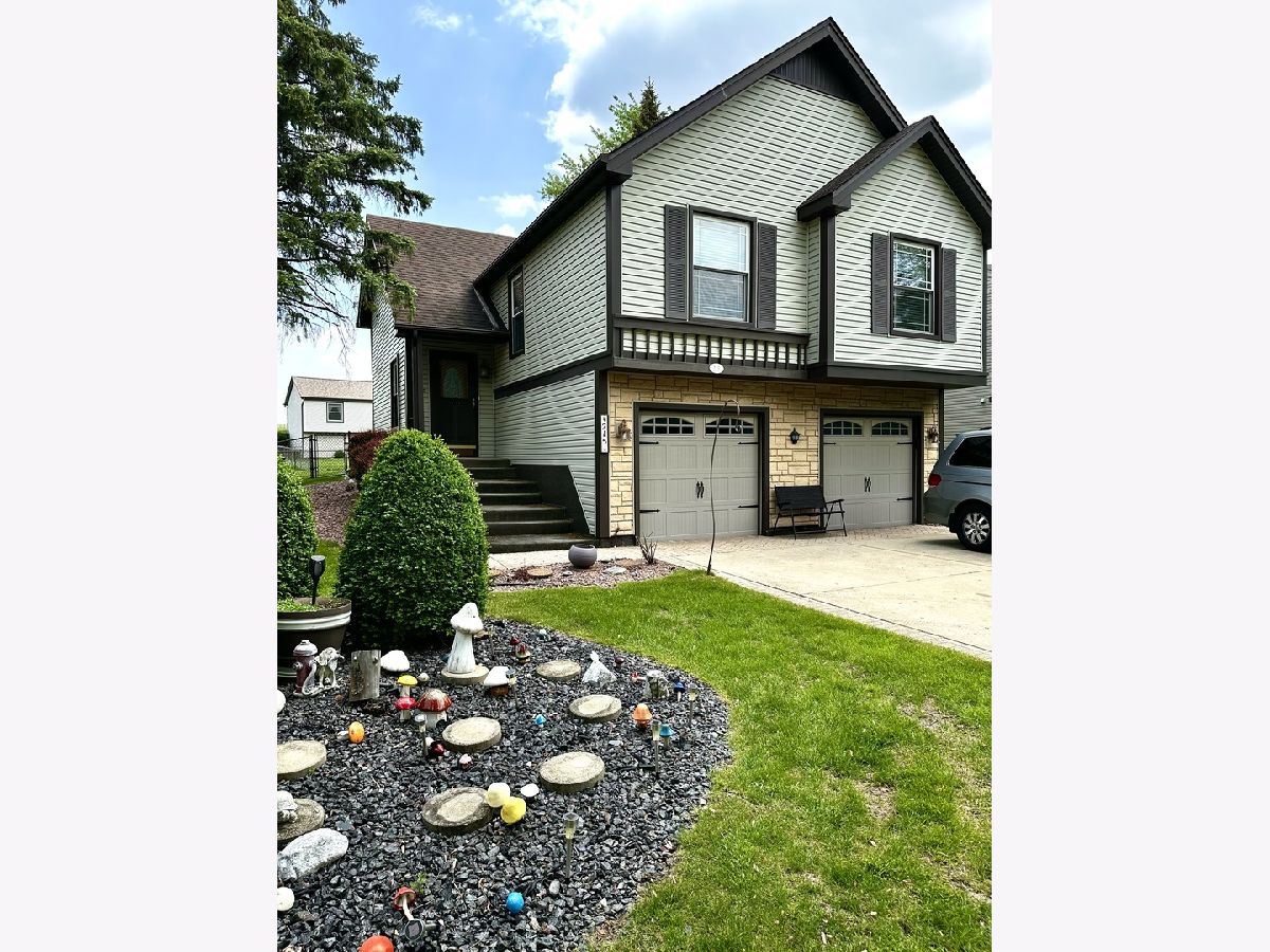 Homes Sold Sterling Oaks Streamwood Illinois, 215 Oltendorf