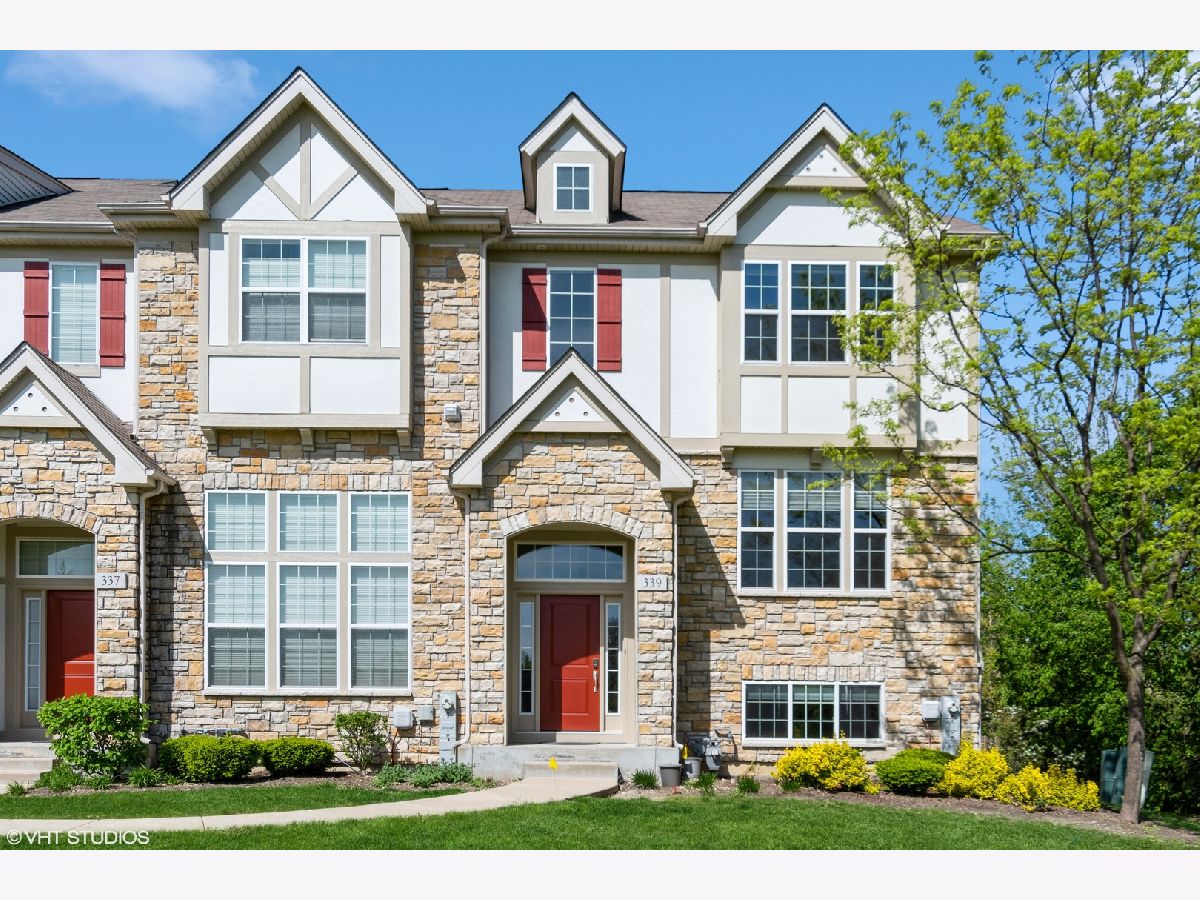 Townhomes & Homes Sold Easton Park Carol Stream Illinois