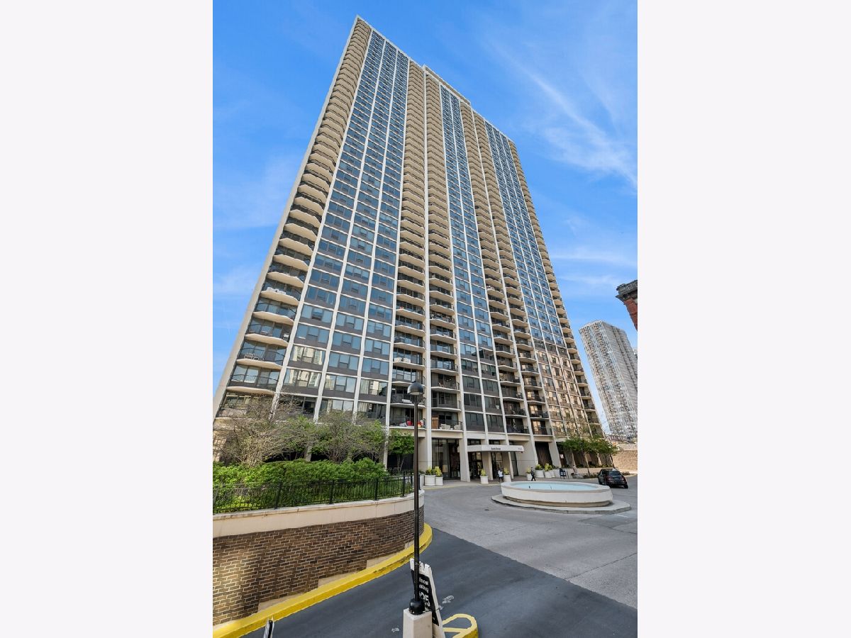 Condos & Townhomes Sold Sandburg Village Chicago Illinois, 1560 Sandburg