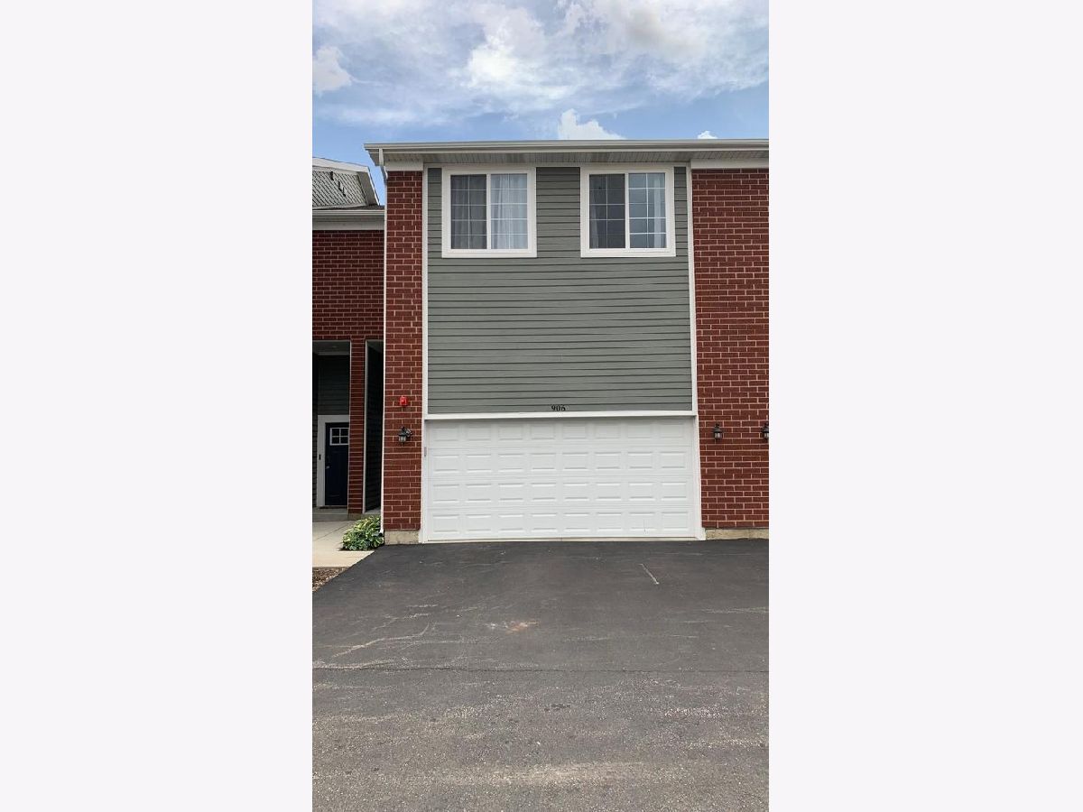  Rented Yorkville Illinois, 906 Gillespie