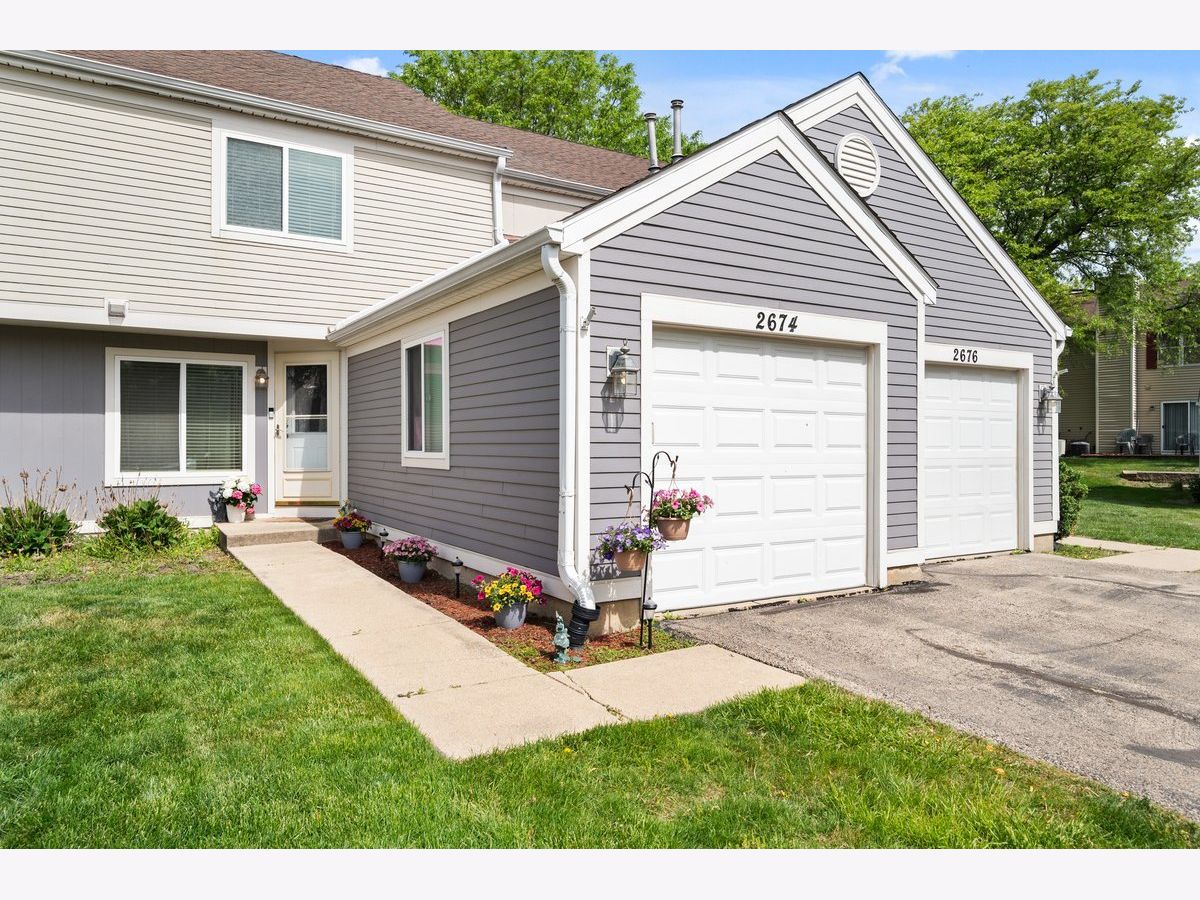 Townhomes For Sale Cinnamon Glen Aurora Illinois, 2674 Stanton Court