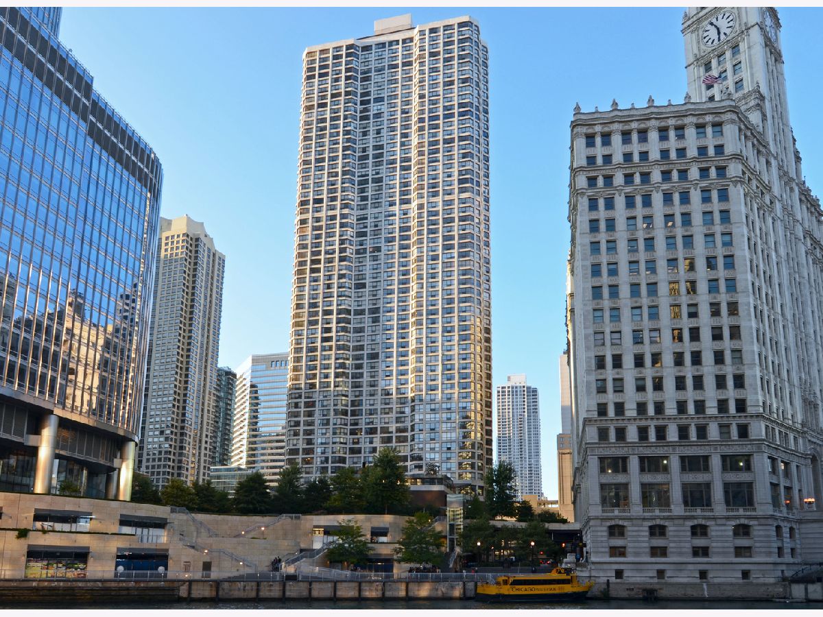 Condominiums Rented River Plaza Chicago Illinois, 405 Wabash