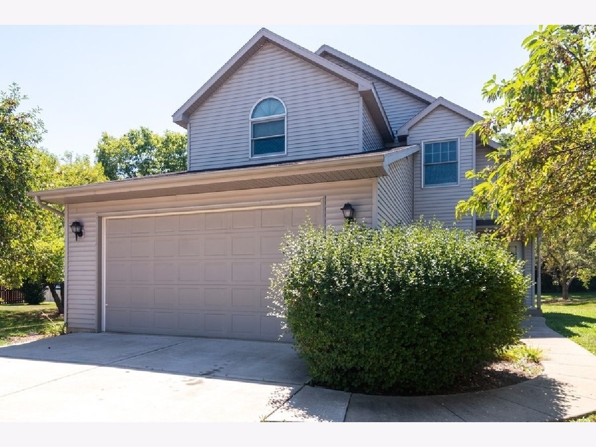  Rented Yorkville Illinois, 106 Fox