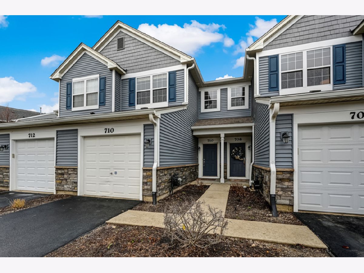 Townhomes & Condos & Homes Rented Enclave At Country Lakes Naperville Illinois, 710 Woodewind