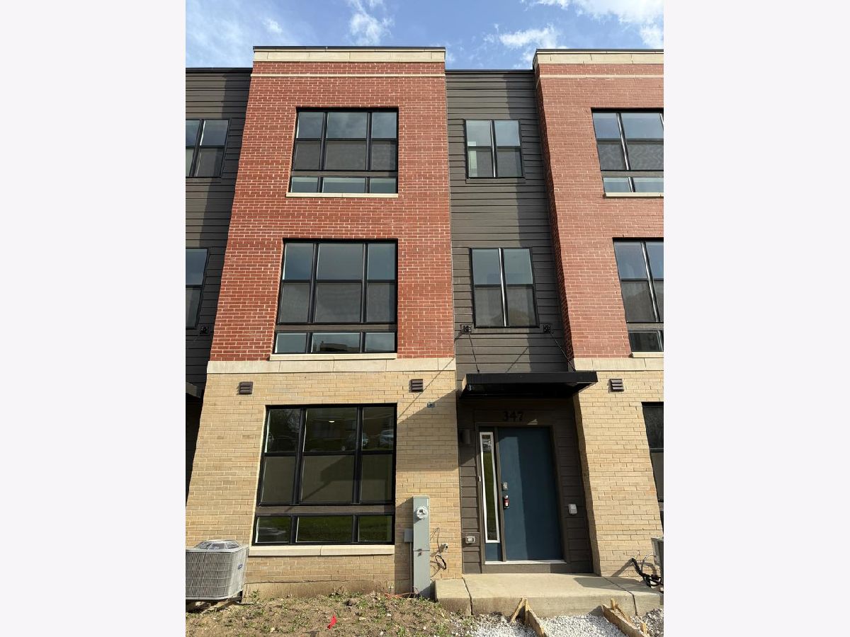 Condos & Townhomes Rented The Summit At Yorktown Lombard Illinois, 347 Summit