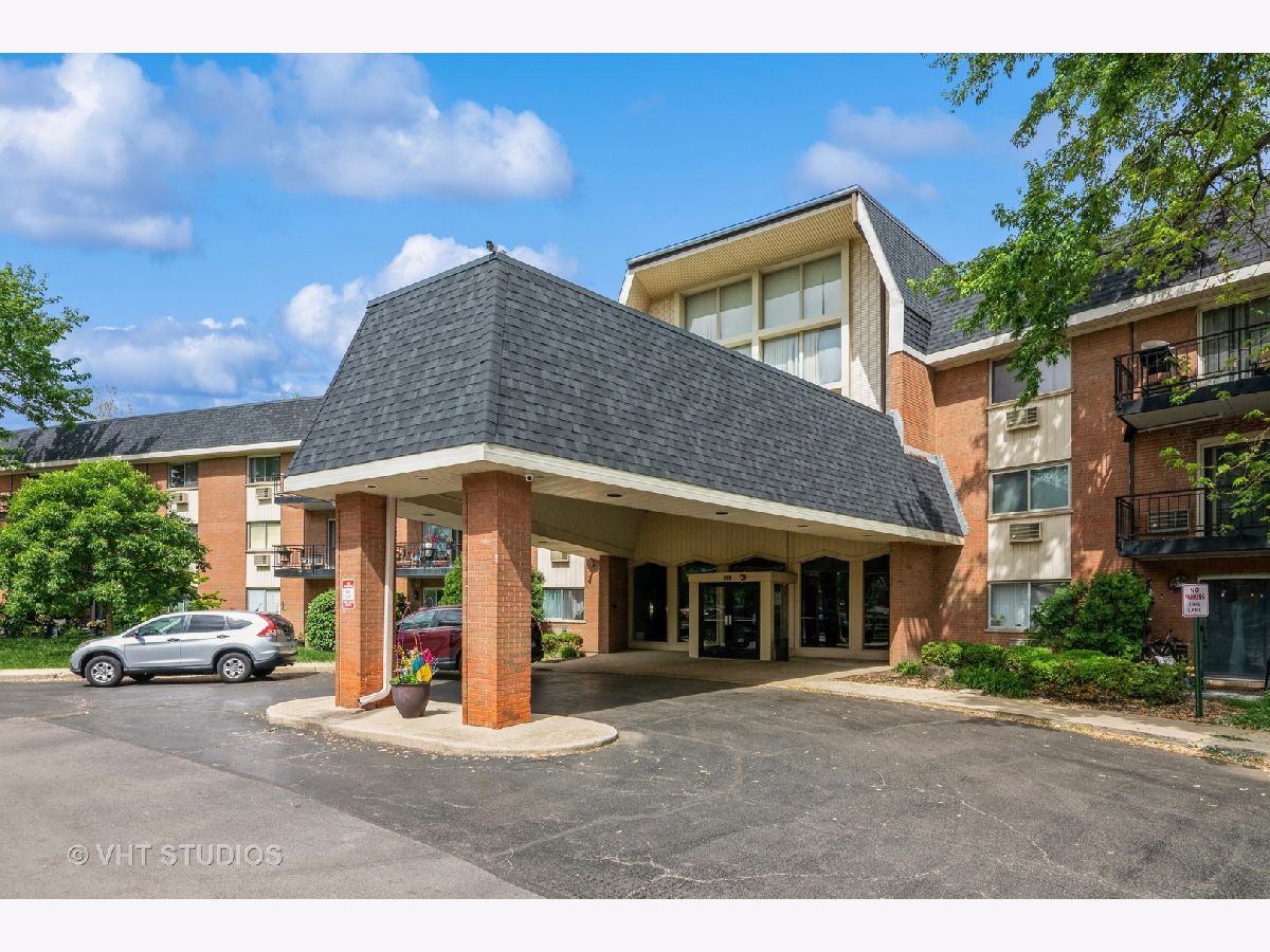Condominiums Sold Royal Glen Glen Ellyn Illinois, 1188 Royal Glen