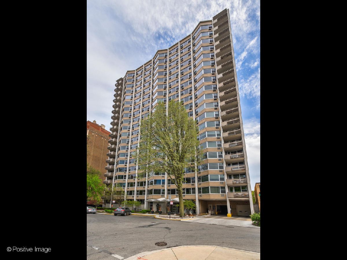 Condominiums Sold 555 Cornelia Condos Chicago Illinois, 555 Cornelia