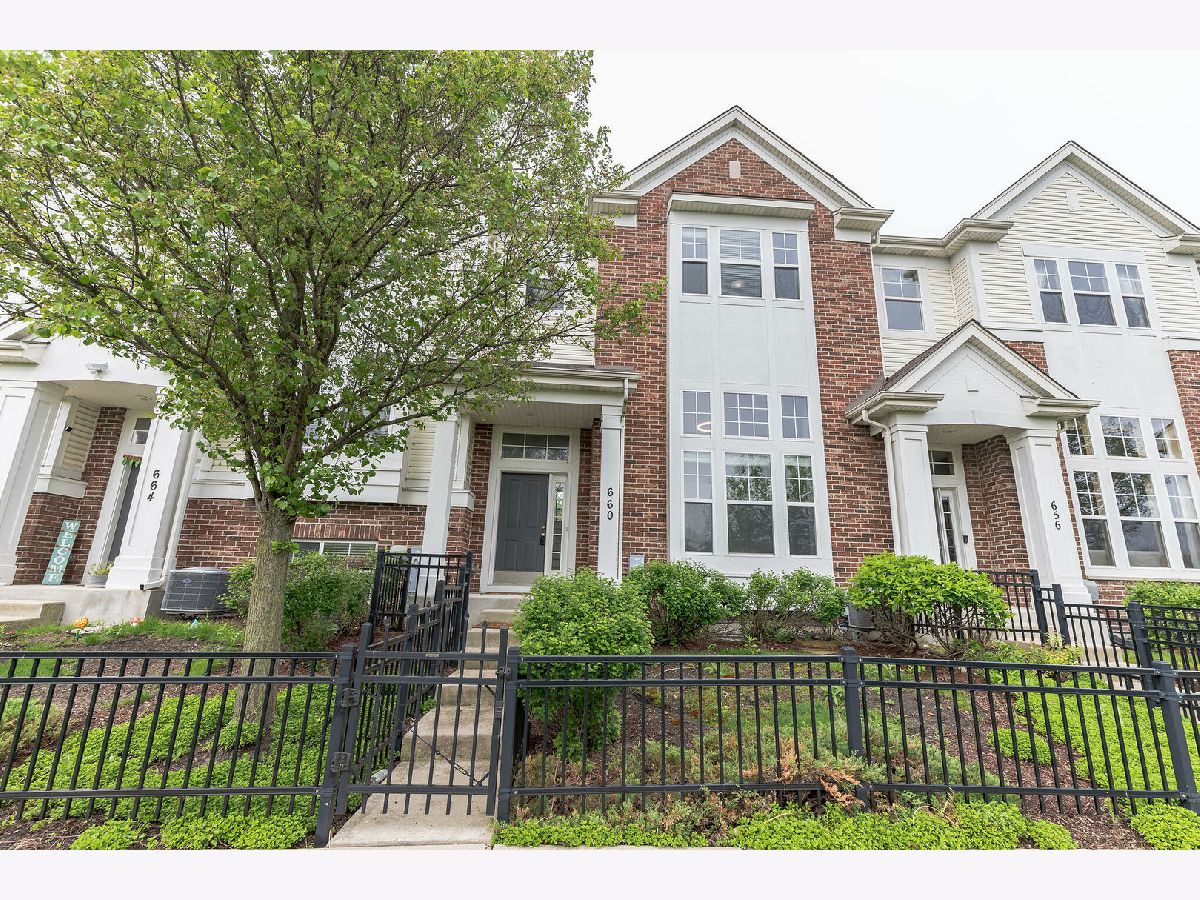 Townhomes & Condos Rented The Plaza On New York Aurora Illinois, 660 Grosvenor