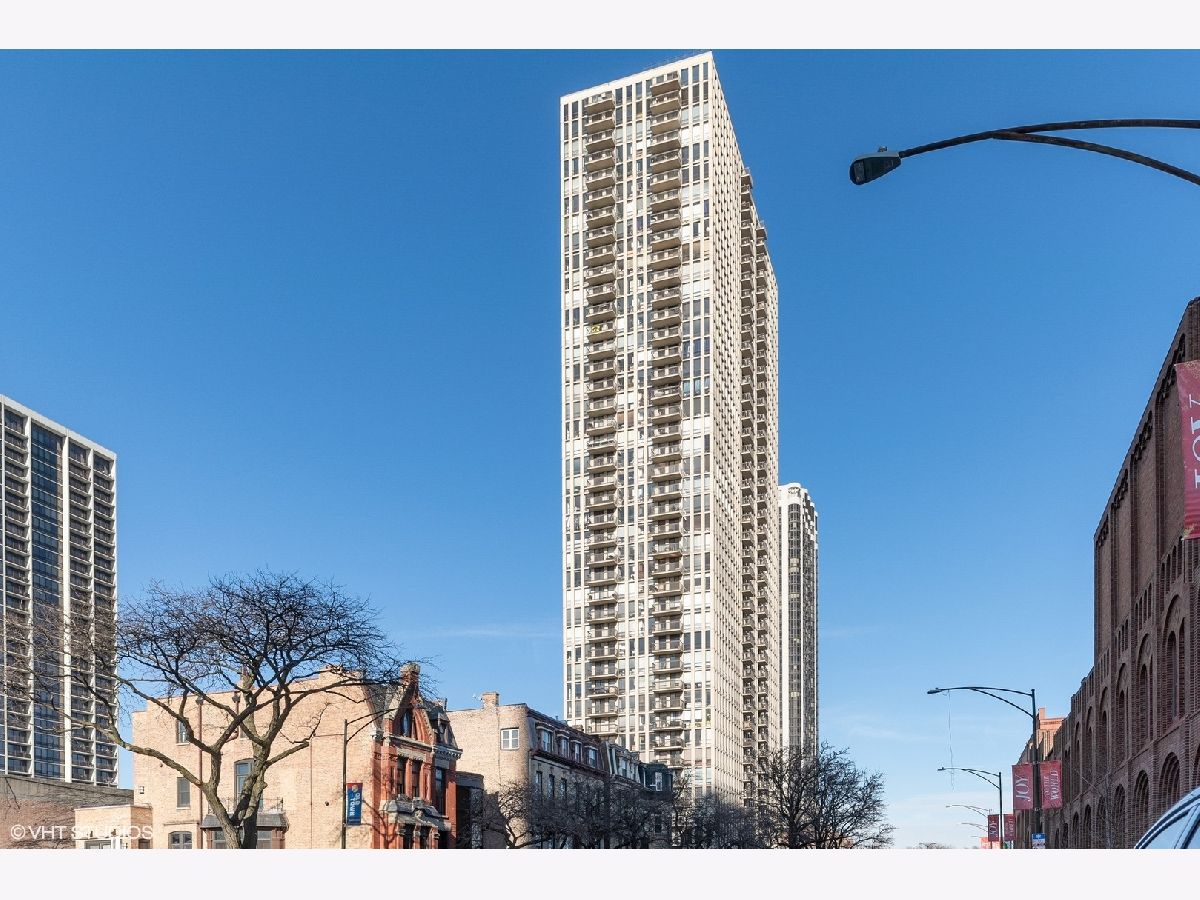 Condominiums Rented Parkview Towers Chicago Illinois, 1660 Lasalle