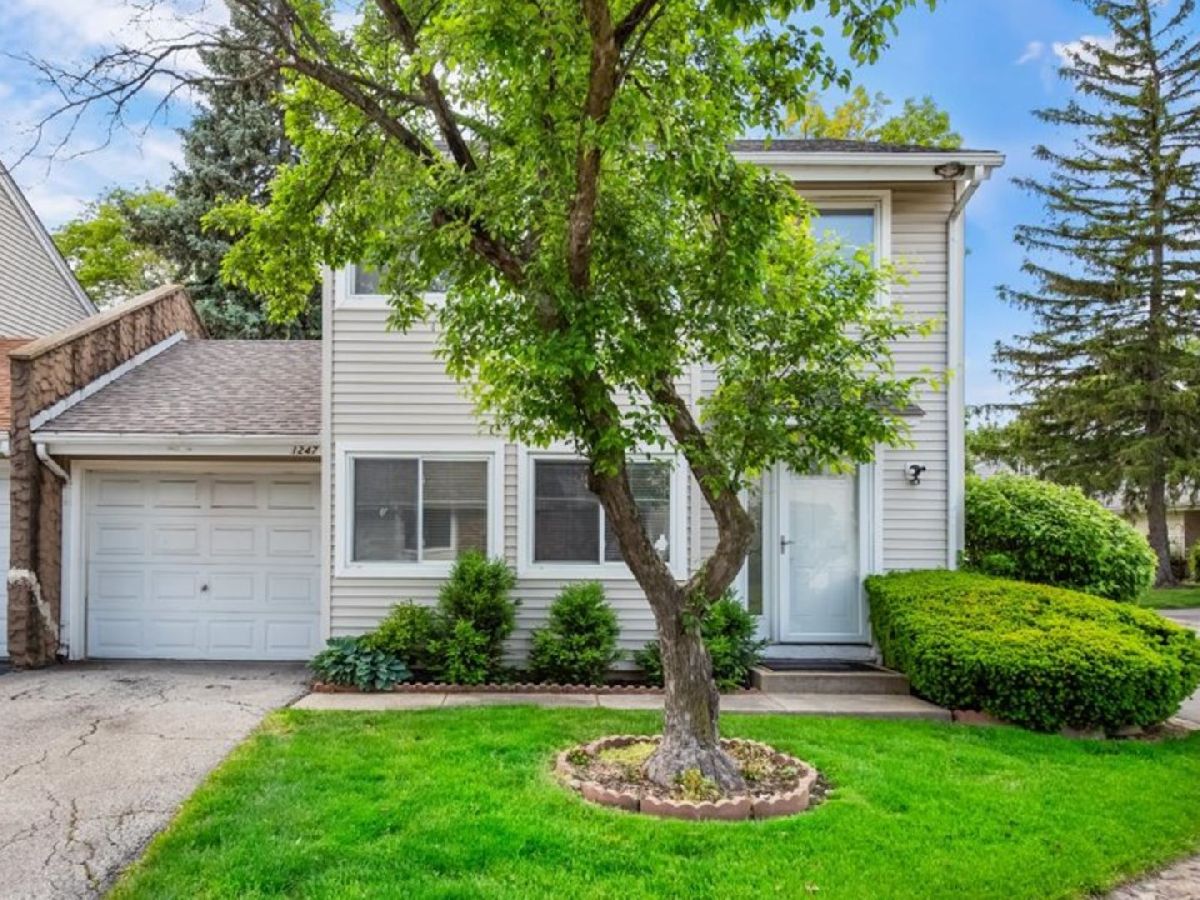 Townhomes & Condos Sold Hidden Creek Palatine Illinois, 1247 Canterbury
