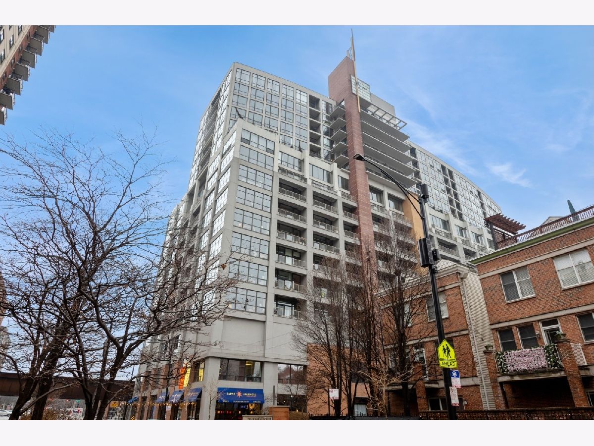 Condos & Townhomes Rented Dearborn Tower Chicago Illinois, 1530 State