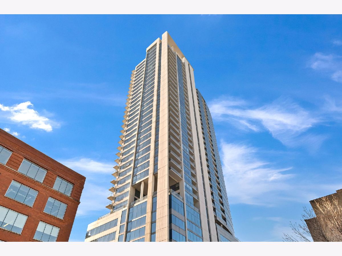 Condominiums Rented Silver Tower Chicago Illinois, 303 Ohio