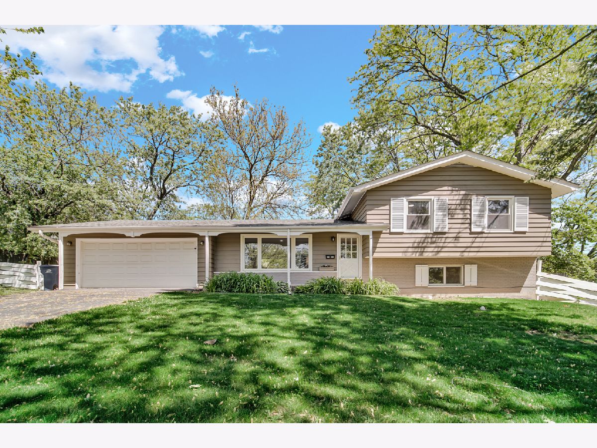 Rented Glen Ellyn Illinois, 22W362 Hackberry