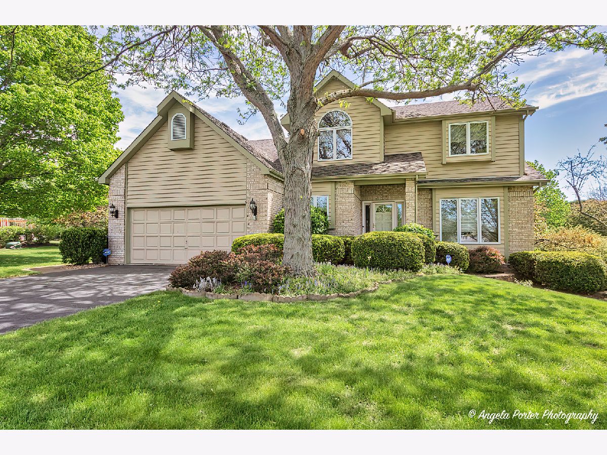 Homes For Sale Oak Valley Estates Spring Grove Illinois, 8720 Galleria Court