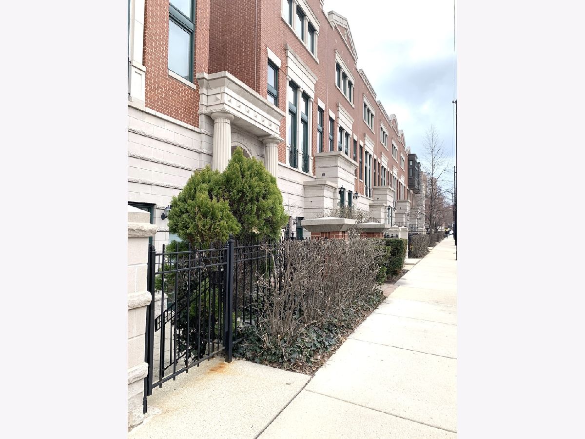 Townhomes Rented The Pointe Chicago Illinois, 2039 Lincoln