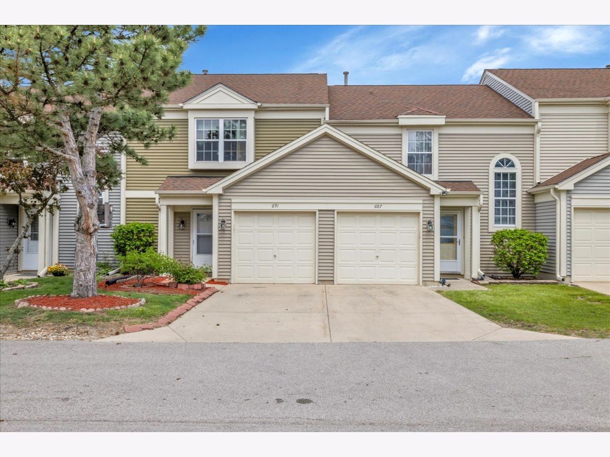 Townhomes Sold Laurel Crossing Hanover Park Illinois, 691 Fairhaven