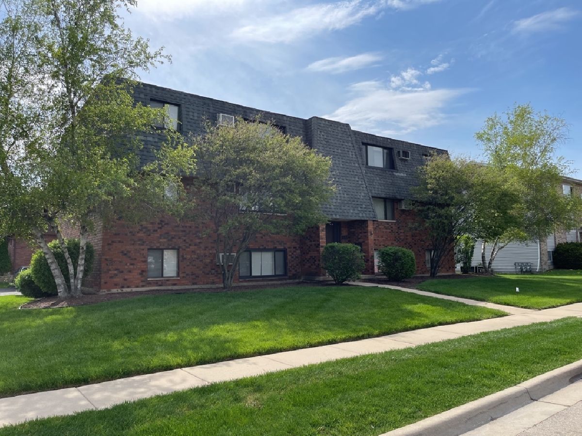 Homes & Condos & Townhomes Rented Country Aire Elgin Illinois, 1253 Getzelman