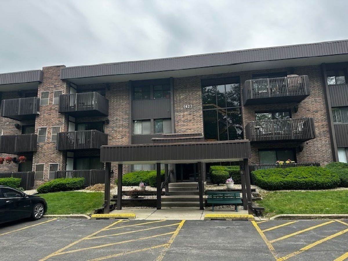 Condominiums & Homes Sold Woodland Terrace Joliet Illinois, 1423 Woodbridge