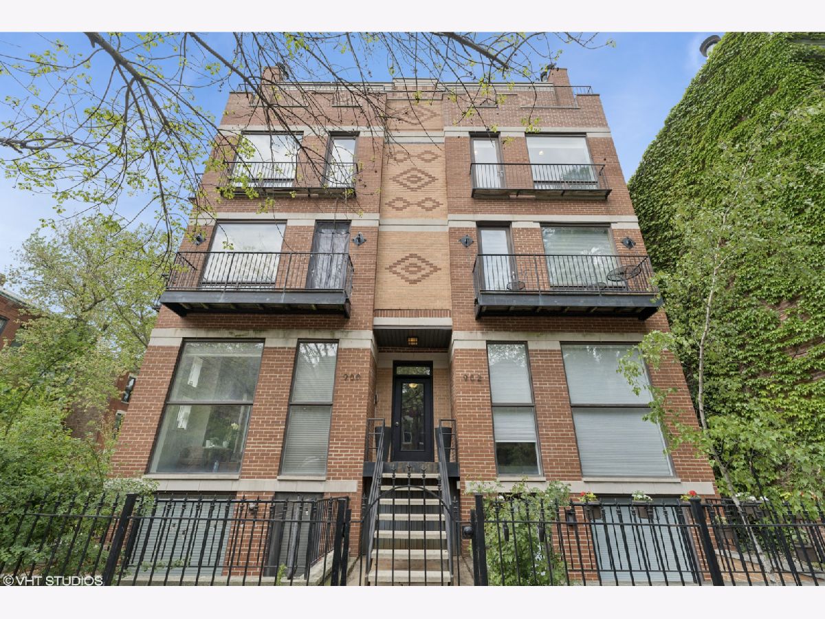 Condos & Townhomes & Homes Sold East Village Chicago Illinois, 900 Wood