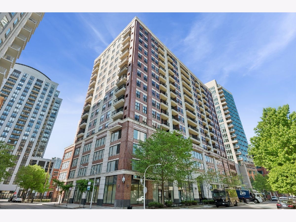 Condos & Townhomes & Homes Rented River North Chicago Illinois, 451 Huron
