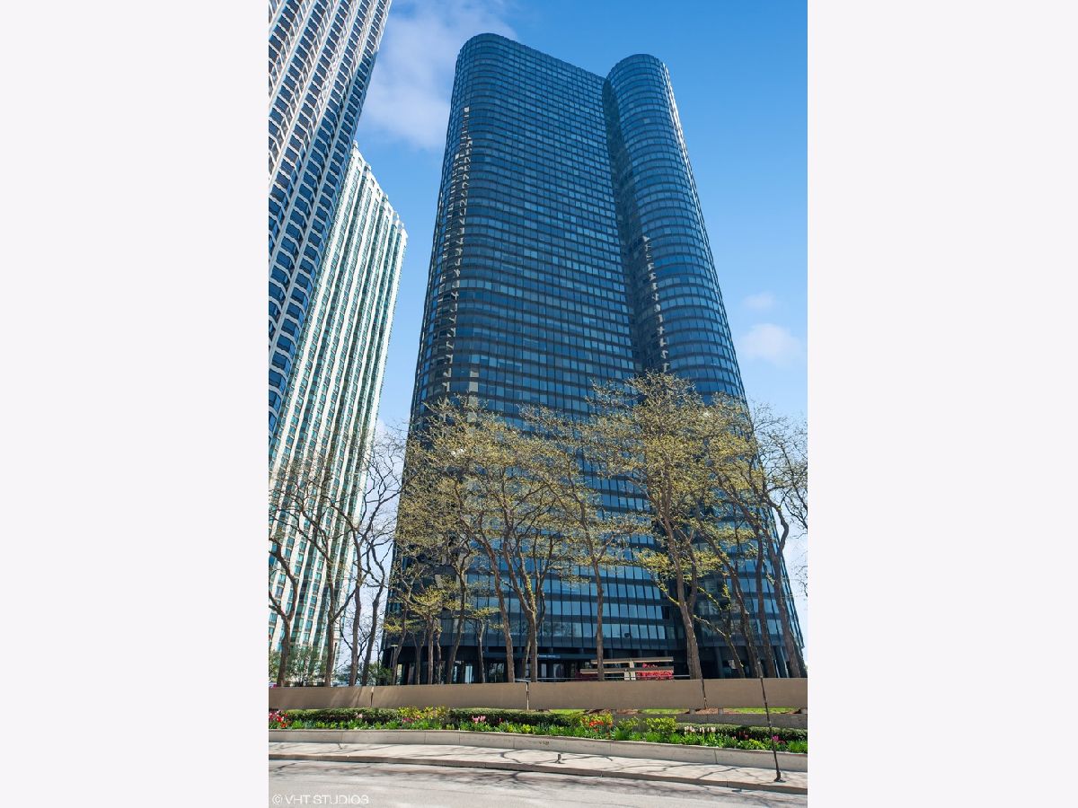 Condos & Townhomes For Sale Harbor Point Chicago Illinois, 155 Harbor Drive