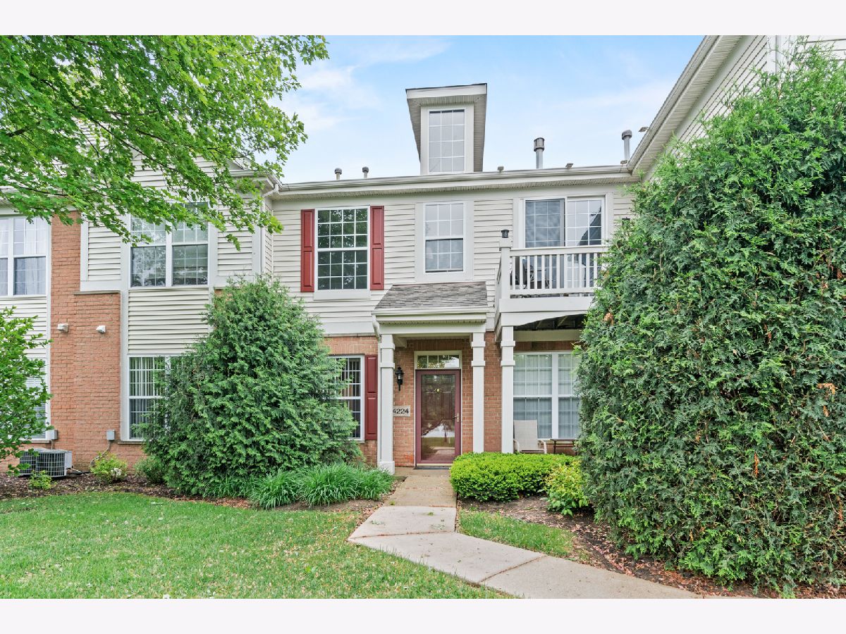 Townhomes & Condos Sold Morgan Hill Mchenry Illinois, 4224 Savoy