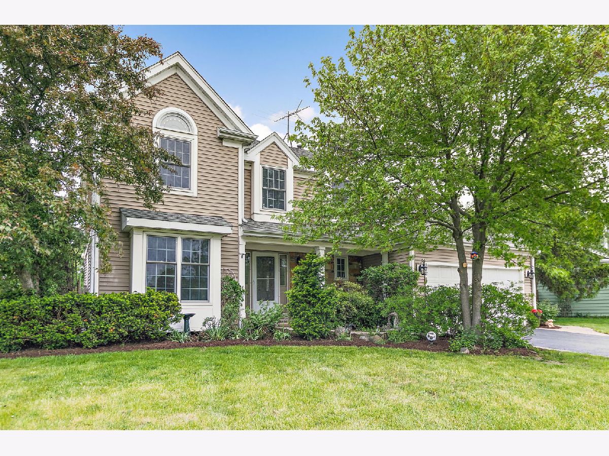 Homes & Townhomes & Condos Sold Old Farm Village Buffalo Grove Illinois, 112 Thompson