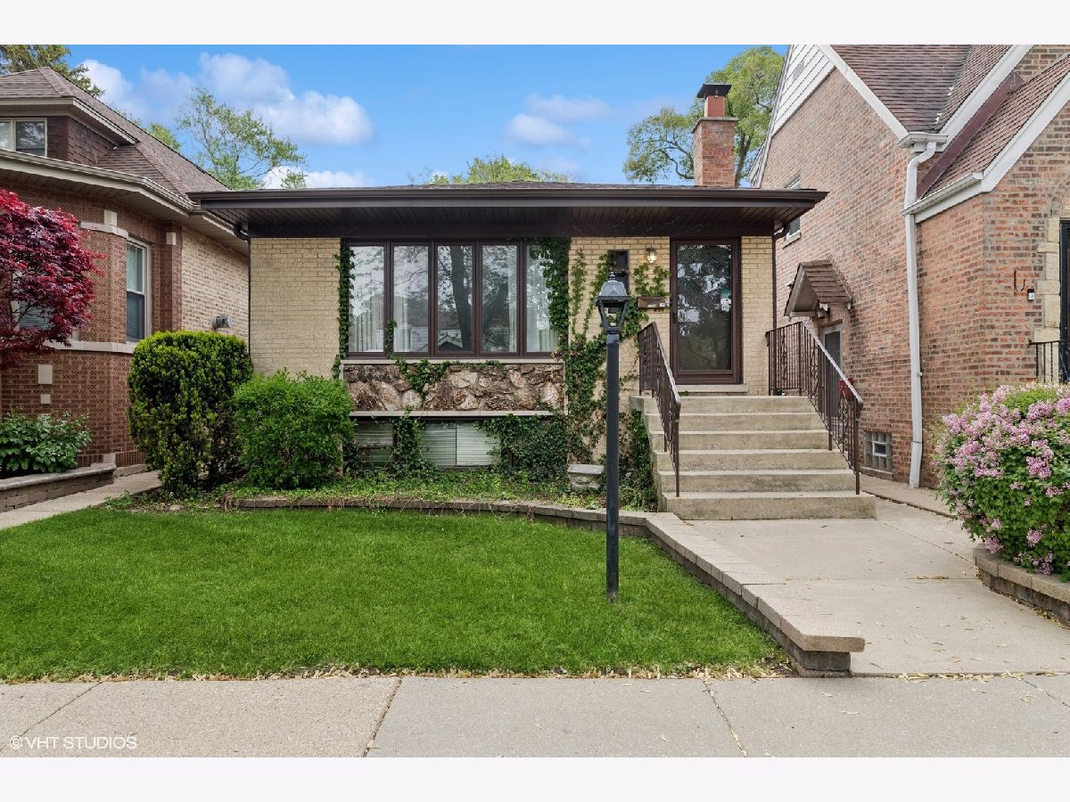 Homes & Condos & Townhomes Sold Sauganash Chicago Illinois, 5729 Kerbs