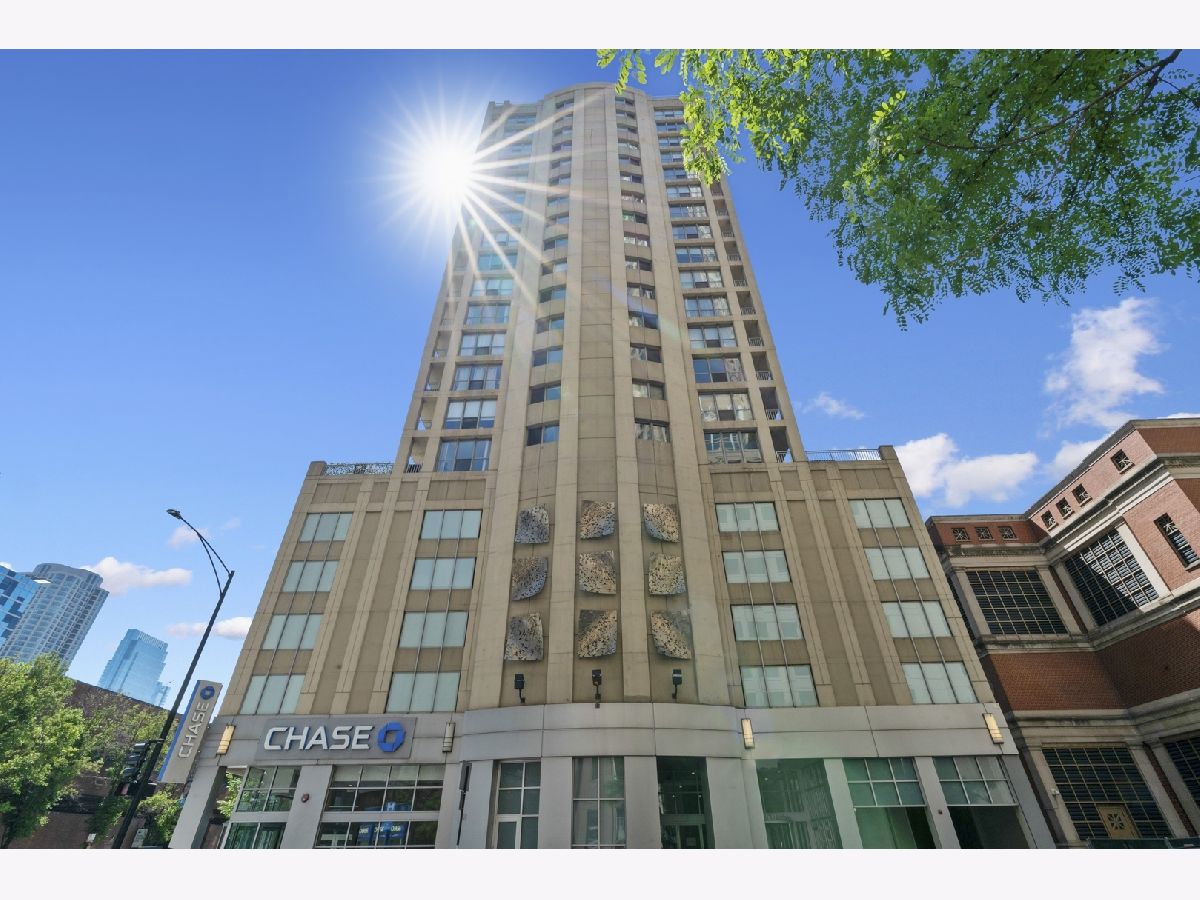 Condominiums Rented Farallon Chicago Illinois, 600 Dearborn