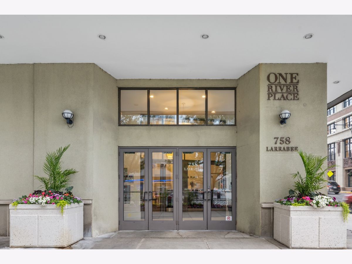 Condominiums Rented One River Place Chicago Illinois, 758 Larrabee