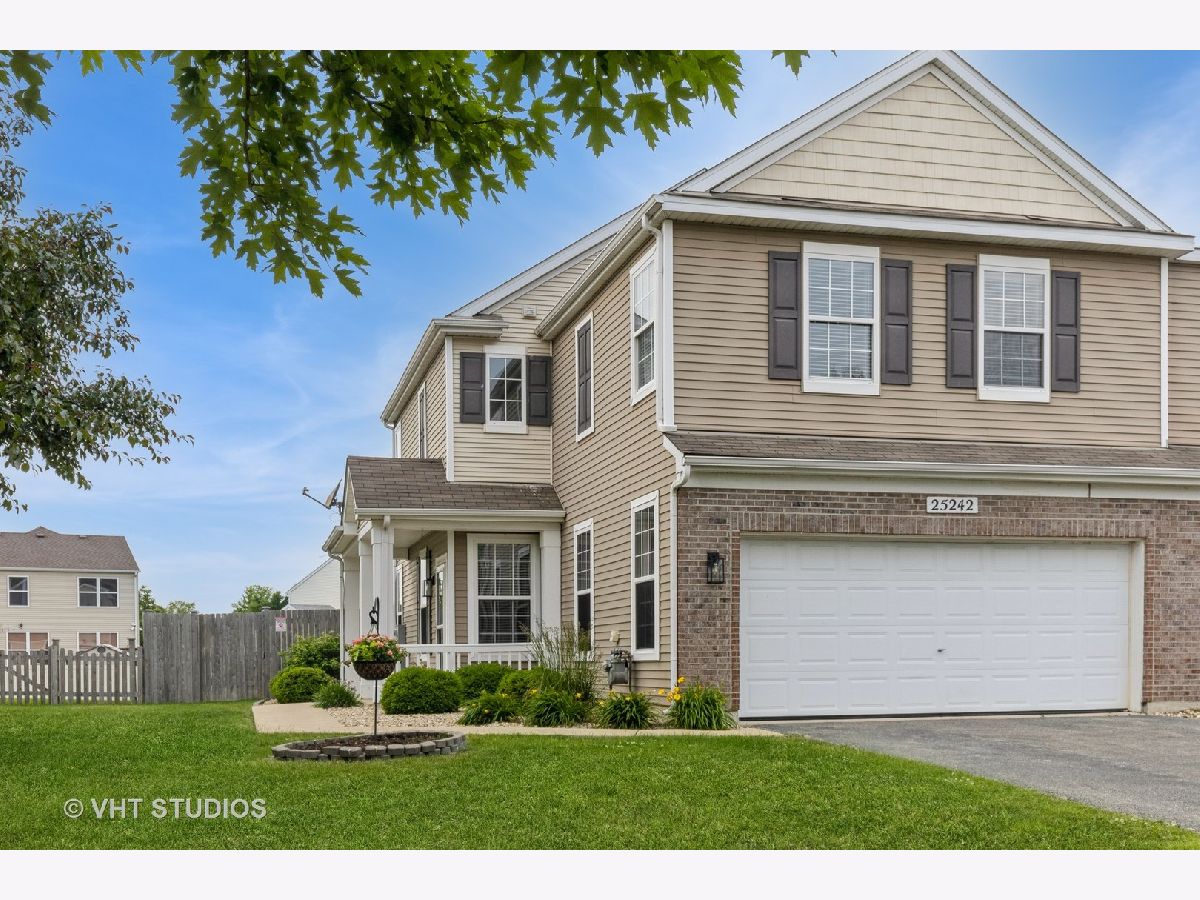 Townhomes & Homes Sold Brookstone Springs Manhattan Illinois, 25242 Colligan