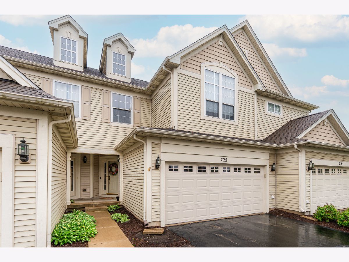 Homes & Townhomes Sold North Grove Crossings Sycamore Illinois, 722 Amherst